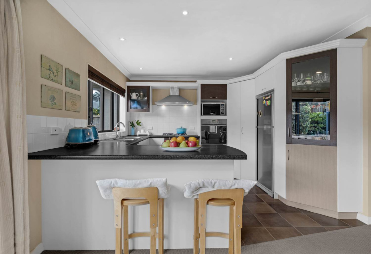 Vendors Have Bought…Must Sell!, 4 beds 3 baths house with double garage on 352m2 section, minutes to Botany Downs shopping centre and Ormiston shopping centre, parks, schools, within walking distance to a primary school and zoned for sought-after schools including Baverstock Oaks School, Mission Heights Junior College, and Ormiston Senior College, 11 Gordal Place, Flat Bush, Auckland