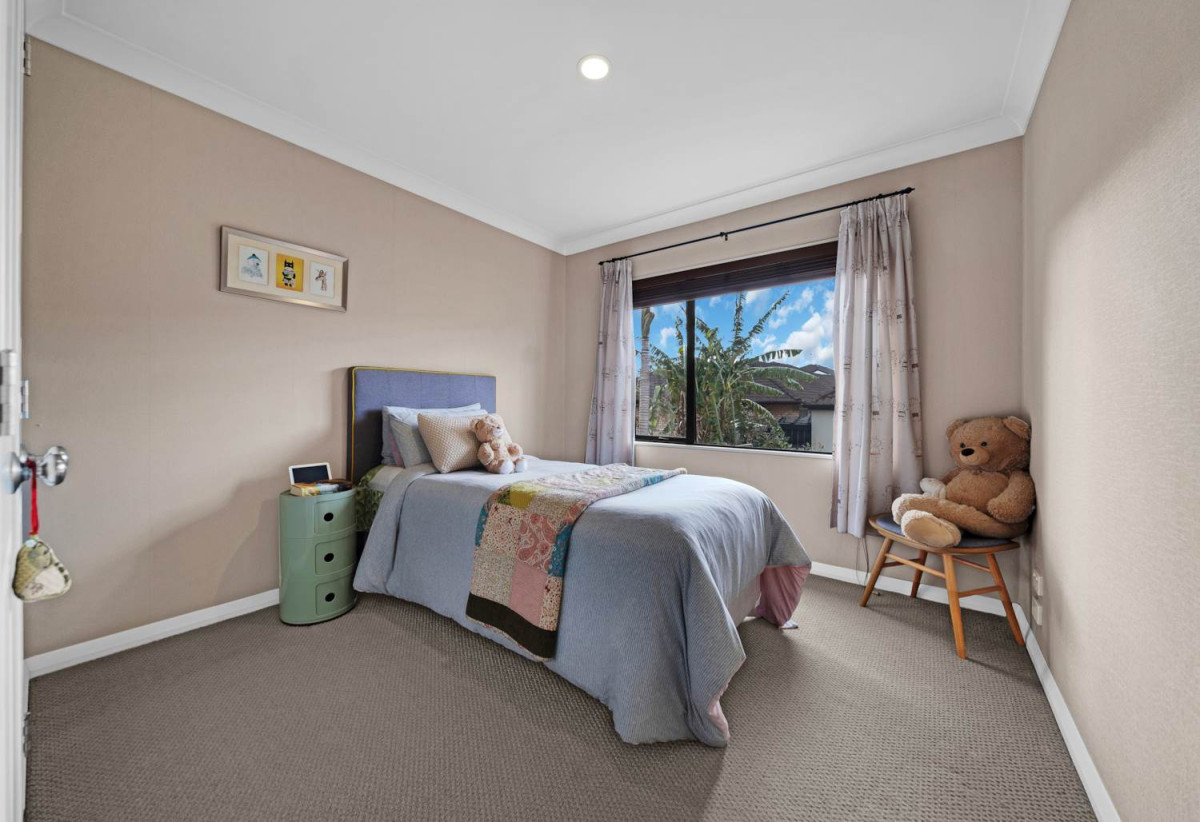 Vendors Have Bought…Must Sell!, 4 beds 3 baths house with double garage on 352m2 section, minutes to Botany Downs shopping centre and Ormiston shopping centre, parks, schools, within walking distance to a primary school and zoned for sought-after schools including Baverstock Oaks School, Mission Heights Junior College, and Ormiston Senior College, 11 Gordal Place, Flat Bush, Auckland