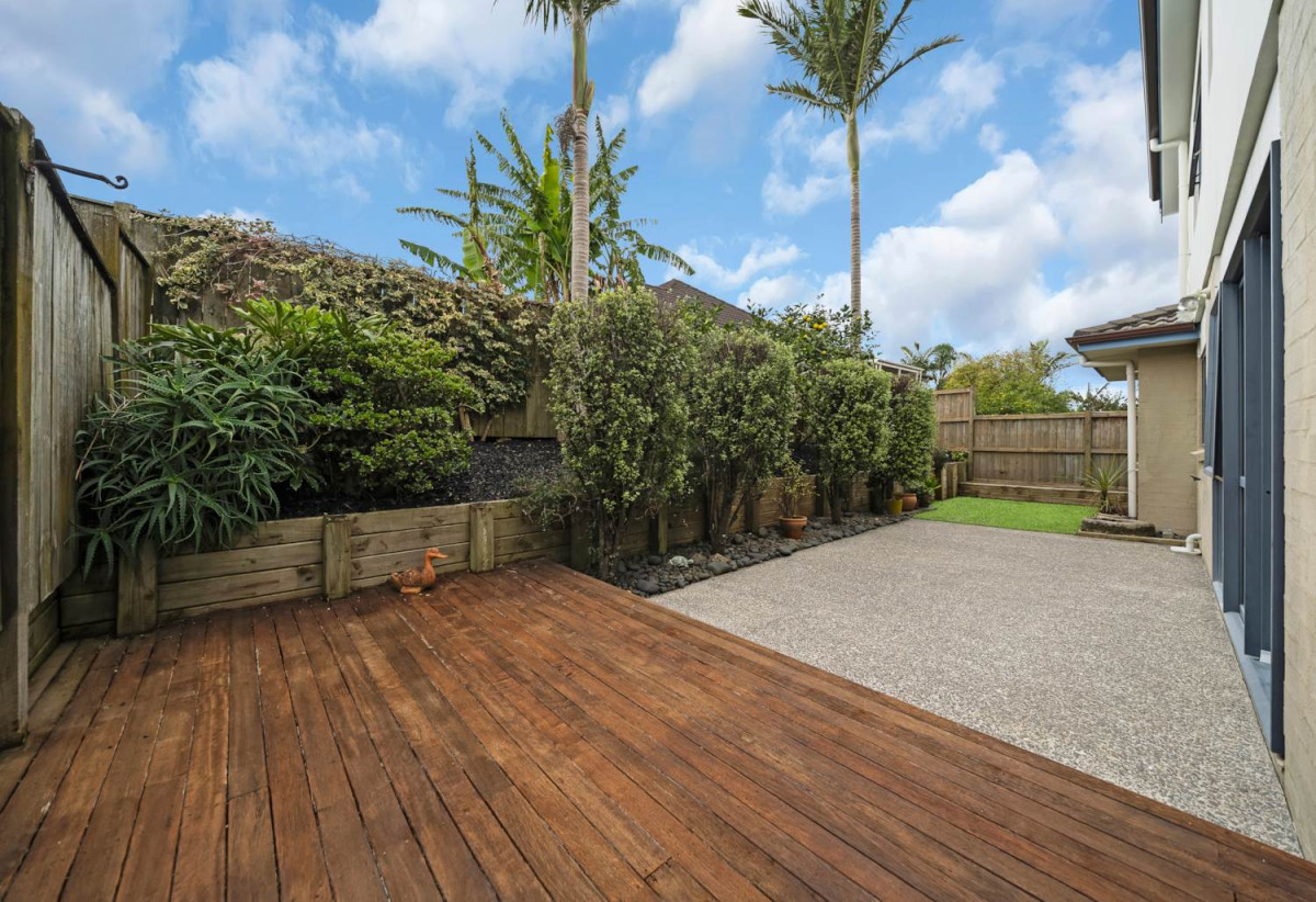 Vendors Have Bought…Must Sell!, 4 beds 3 baths house with double garage on 352m2 section, minutes to Botany Downs shopping centre and Ormiston shopping centre, parks, schools, within walking distance to a primary school and zoned for sought-after schools including Baverstock Oaks School, Mission Heights Junior College, and Ormiston Senior College, 11 Gordal Place, Flat Bush, Auckland