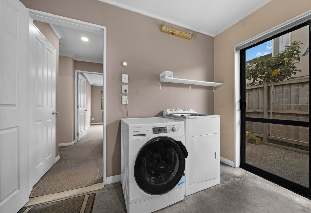 Vendors Have Bought…Must Sell!, 4 beds 3 baths house with double garage on 352m2 section, minutes to Botany Downs shopping centre and Ormiston shopping centre, parks, schools, within walking distance to a primary school and zoned for sought-after schools including Baverstock Oaks School, Mission Heights Junior College, and Ormiston Senior College, 11 Gordal Place, Flat Bush, Auckland