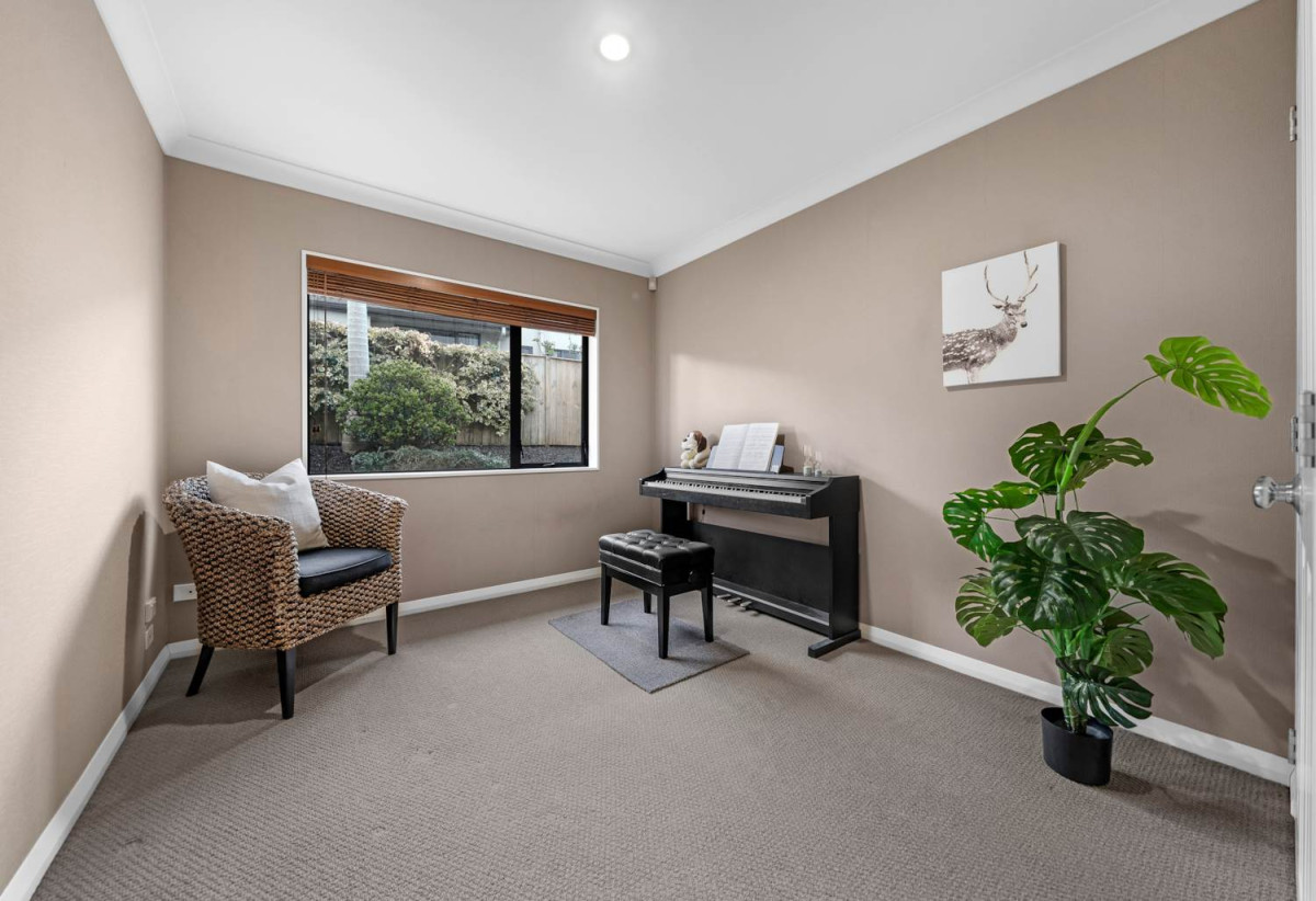 Vendors Have Bought…Must Sell!, 4 beds 3 baths house with double garage on 352m2 section, minutes to Botany Downs shopping centre and Ormiston shopping centre, parks, schools, within walking distance to a primary school and zoned for sought-after schools including Baverstock Oaks School, Mission Heights Junior College, and Ormiston Senior College, 11 Gordal Place, Flat Bush, Auckland