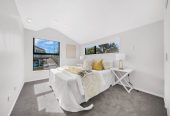 Brandnew 3 beds 2.5 bath Duplex home with garage, close to schools shops, parks, motorway access, 0.6 km to Ellerslie School, 1.7 km to Remuera Intermediate, 44B Waiohua Road, Greenlane, Auckland