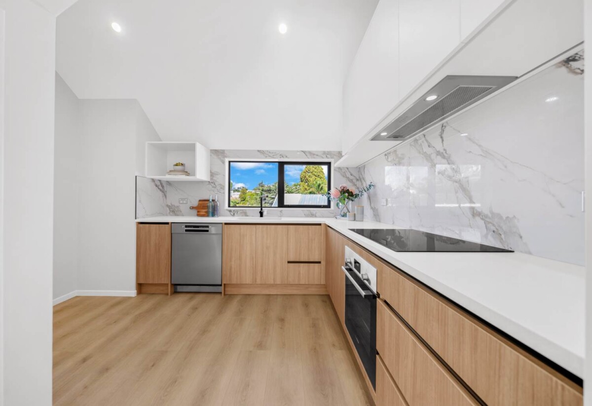 Brandnew 3 beds 2.5 bath Duplex home with garage, close to schools shops, parks, motorway access, 0.6 km to Ellerslie School, 1.7 km to Remuera Intermediate, 44B & 44C Waiohua Road, Greenlane, Auckland