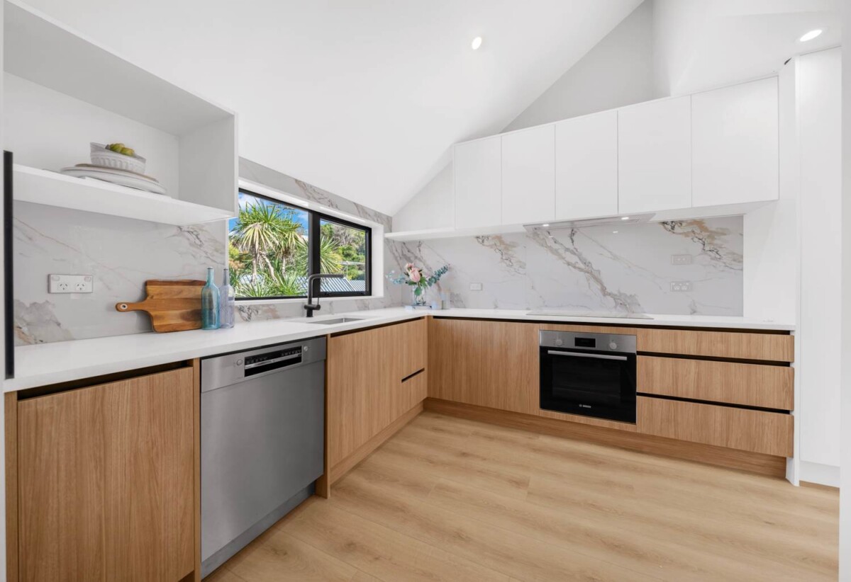 Brandnew 3 beds 2.5 bath Duplex home with garage, close to schools shops, parks, motorway access, 0.6 km to Ellerslie School, 1.7 km to Remuera Intermediate, 44B & 44C Waiohua Road, Greenlane, Auckland