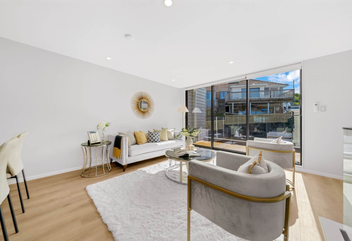 Brandnew 3 beds 2.5 bath Duplex home with garage, close to schools shops, parks, motorway access, 0.6 km to Ellerslie School, 1.7 km to Remuera Intermediate, 44B & 44C Waiohua Road, Greenlane, Auckland