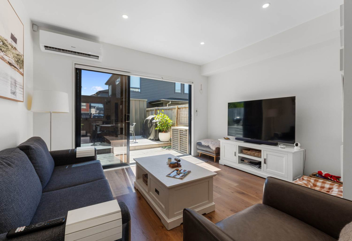 Freehold 2 beds 1.5 baths home with car park, Only 2 minutes walk down to the Scott Point Beach, close to schools, shops, supermarket, easy motorway access, 0.8 km to Scott Point School, 58 Turret Lane, Hobsonville, Auckland