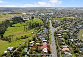 Urgent sell, Must sell, 5 beds 2.5 baths house on 1002m2 section, 1 bed + flexi room 1 bath + lounge and kitchen ground floor, 4 beds 1.5 baths lounge and kitchen upstairs, currently rented for 670 per week, Business – Local Centre Zone ,close to schools, motorway access, shops, Ignore CV & Past Price . 434 Don Buck Road, Massey, Auckland