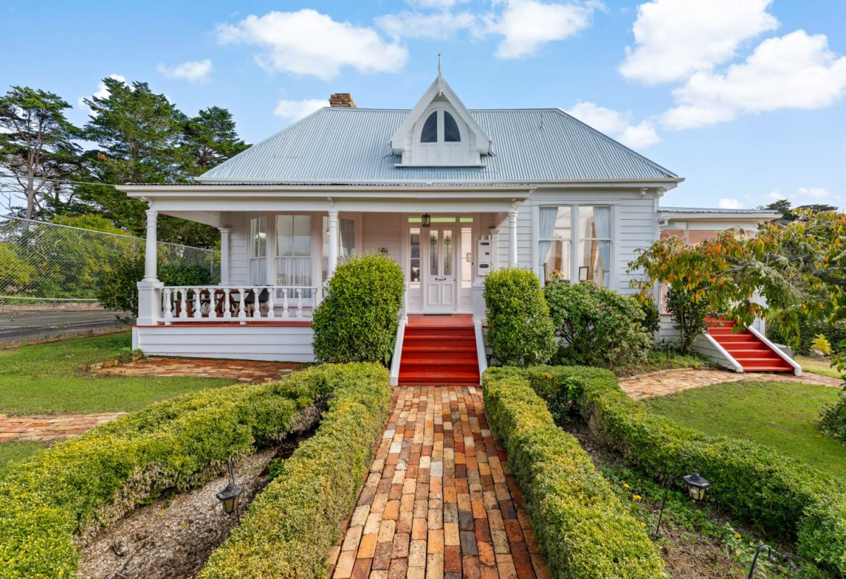 5.2457ha section, More than 320m2 Lifestyle 5 beds 3 baths house, storage for cars or tractors, seven paddocks, mature trees, a natural spring, landscaped ponds, a tennis court and a heated 100,000-litre swimming pool. Downstairs A home theatre, rumpus room, larder, laundry, linen room, sauna, bathroom and generous storage, 0.4 km to Taupaki School, 364 Waitakere Road, Taupaki, Auckland