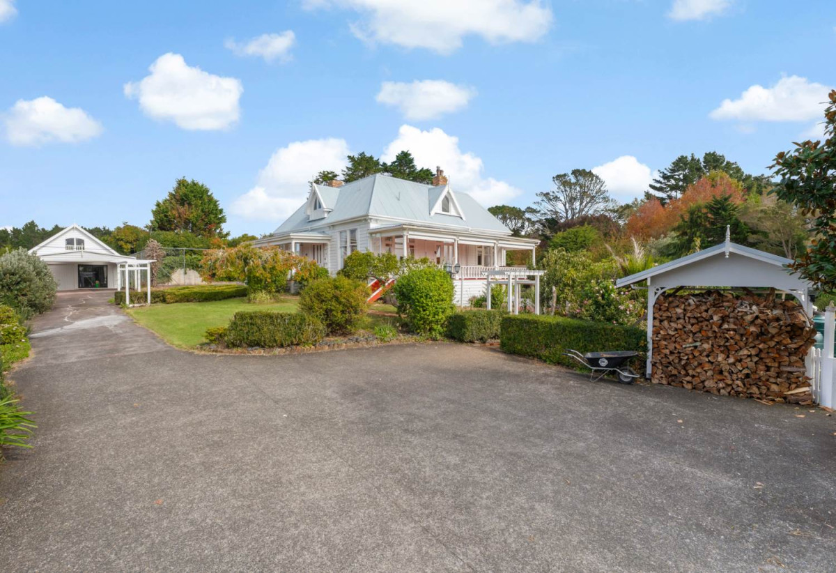 5.2457ha section, More than 320m2 Lifestyle 5 beds 3 baths house, storage for cars or tractors, seven paddocks, mature trees, a natural spring, landscaped ponds, a tennis court and a heated 100,000-litre swimming pool. Downstairs A home theatre, rumpus room, larder, laundry, linen room, sauna, bathroom and generous storage, 0.4 km to Taupaki School, 364 Waitakere Road, Taupaki, Auckland