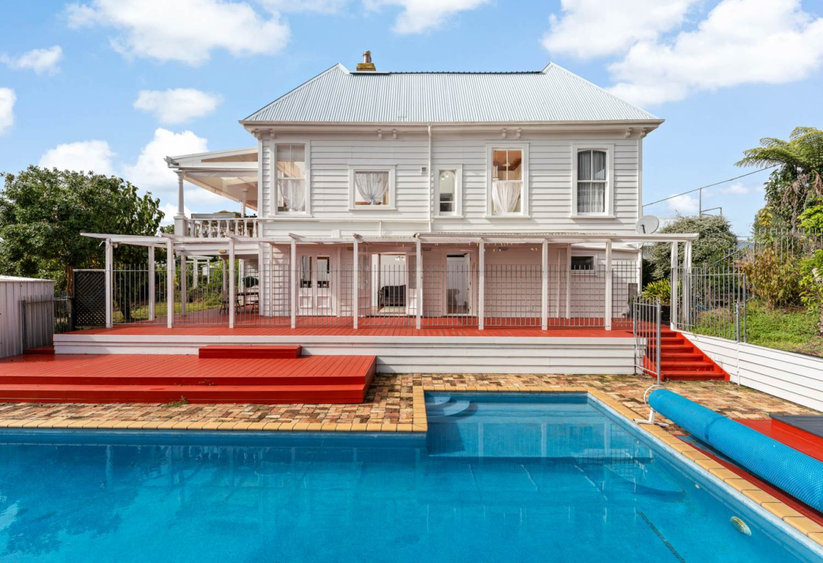 5.2457ha section, More than 320m2 Lifestyle 5 beds 3 baths house, storage for cars or tractors, seven paddocks, mature trees, a natural spring, landscaped ponds, a tennis court and a heated 100,000-litre swimming pool. Downstairs A home theatre, rumpus room, larder, laundry, linen room, sauna, bathroom and generous storage, 0.4 km to Taupaki School, 364 Waitakere Road, Taupaki, Auckland