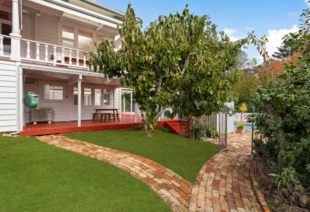 5.2457ha section, More than 320m2 Lifestyle 5 beds 3 baths house, storage for cars or tractors, seven paddocks, mature trees, a natural spring, landscaped ponds, a tennis court and a heated 100,000-litre swimming pool. Downstairs A home theatre, rumpus room, larder, laundry, linen room, sauna, bathroom and generous storage, 0.4 km to Taupaki School, 364 Waitakere Road, Taupaki, Auckland
