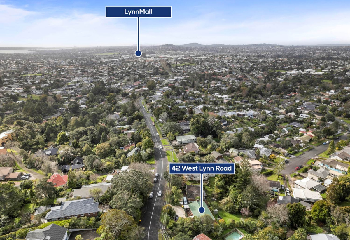 Overseas owners Must SELL, Move-in ready, 3 beds 2 baths house on 847m2 section, only moments from Titirangi Village, transport, cafes, parks, and everyday amenities. 1 km to Arahoe School, Green Bay High School and Glen Eden Intermediate, 42 West Lynn Road, Titirangi, Auckland