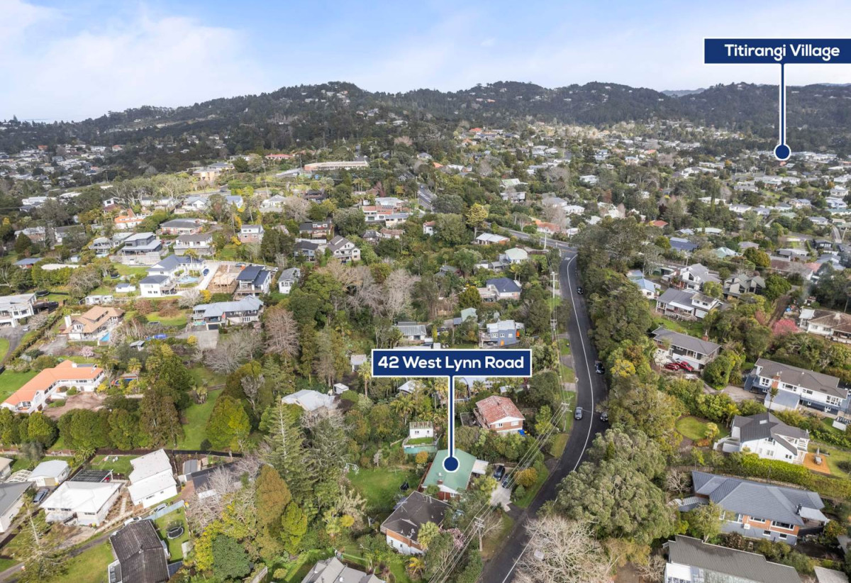 Overseas owners Must SELL, Move-in ready, 3 beds 2 baths house on 847m2 section, only moments from Titirangi Village, transport, cafes, parks, and everyday amenities. 1 km to Arahoe School, Green Bay High School and Glen Eden Intermediate, 42 West Lynn Road, Titirangi, Auckland
