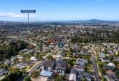 Owners relocating, 6 beds 4 baths house with double garage and views on 368m2 section, 3 beds 1 bath 1 lounge ground floor, walking distance of the bus stop, schools, shopping centre, 0.8 km to Northcote College and Willow Park School, 25 Pupuke Road, Birkenhead, Auckland