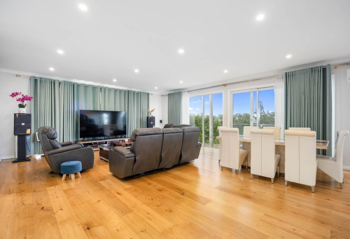 Owners relocating, 6 beds 4 baths house with double garage and views on 368m2 section, 3 beds 1 bath 1 lounge ground floor, walking distance of the bus stop, schools, shopping centre, 0.8 km to Northcote College and Willow Park School, 25 Pupuke Road, Birkenhead, Auckland