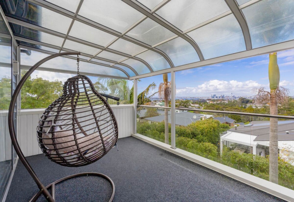 Owners relocating, 6 beds 4 baths house with double garage and views on 368m2 section, 3 beds 1 bath 1 lounge ground floor, walking distance of the bus stop, schools, shopping centre, 0.8 km to Northcote College and Willow Park School, 25 Pupuke Road, Birkenhead, Auckland