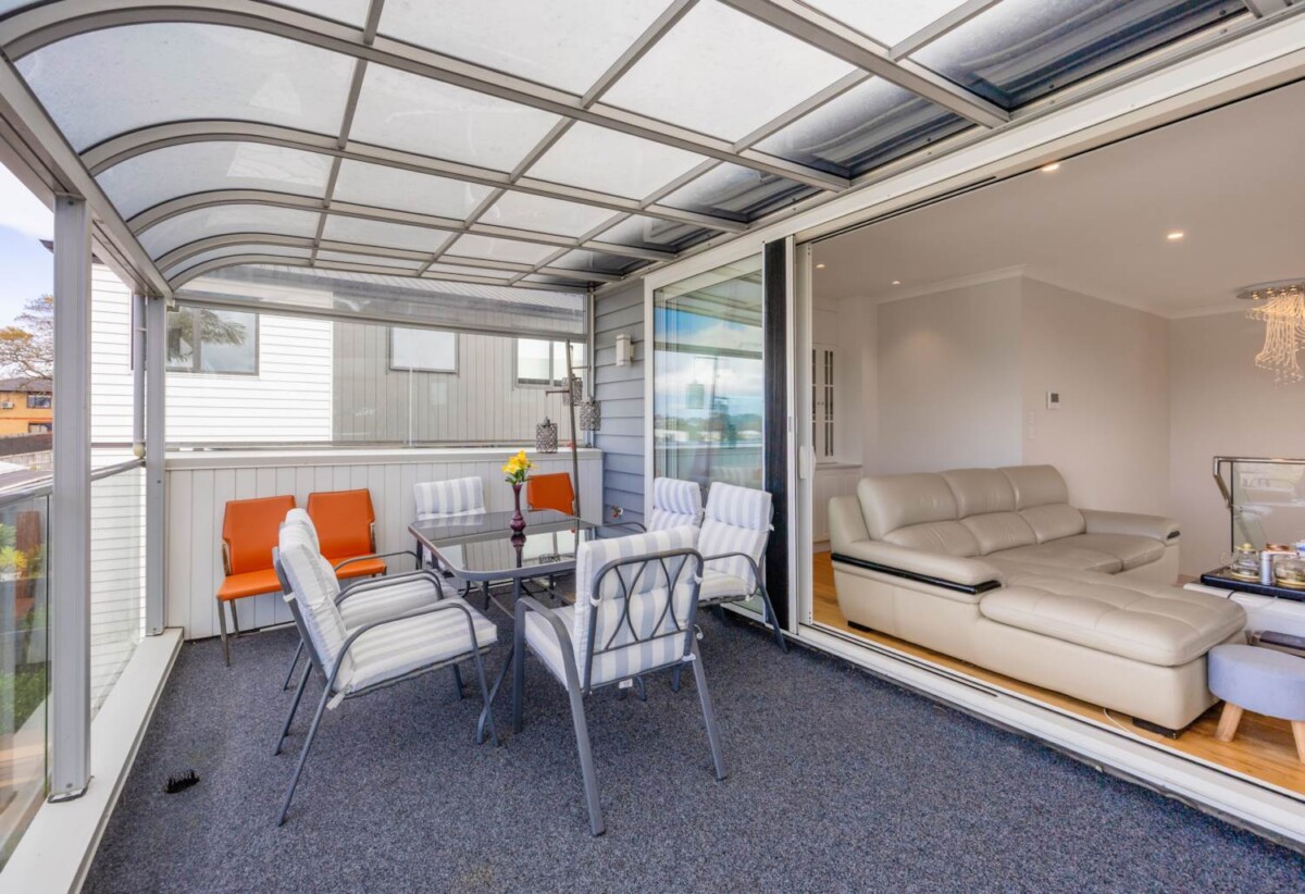Owners relocating, 6 beds 4 baths house with double garage and views on 368m2 section, 3 beds 1 bath 1 lounge ground floor, walking distance of the bus stop, schools, shopping centre, 0.8 km to Northcote College and Willow Park School, 25 Pupuke Road, Birkenhead, Auckland