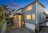 Owners relocating, 6 beds 4 baths house with double garage and views on 368m2 section, 3 beds 1 bath 1 lounge ground floor, walking distance of the bus stop, schools, shopping centre, 0.8 km to Northcote College and Willow Park School, 25 Pupuke Road, Birkenhead, Auckland