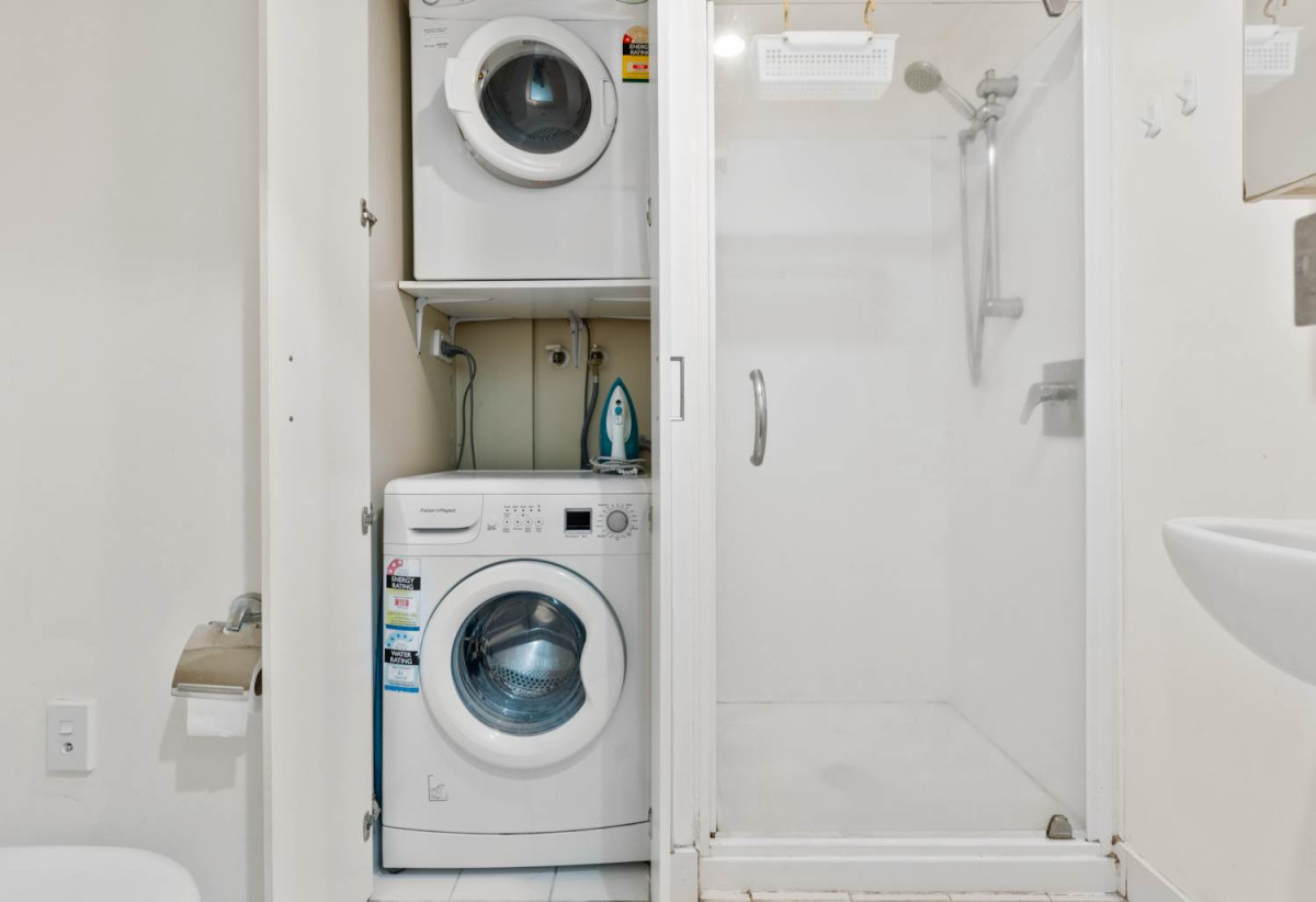 Auckland Girls’ Grammar School zone, Freehold 2 beds 1 bath apartment, 32sqm internal size PLUS a good-sized balcony, Full furniture package is included, move-in ready, 0.9 km to Auckland Girls’ Grammar School, 1229/72 Nelson Street, City Centre, Auckland