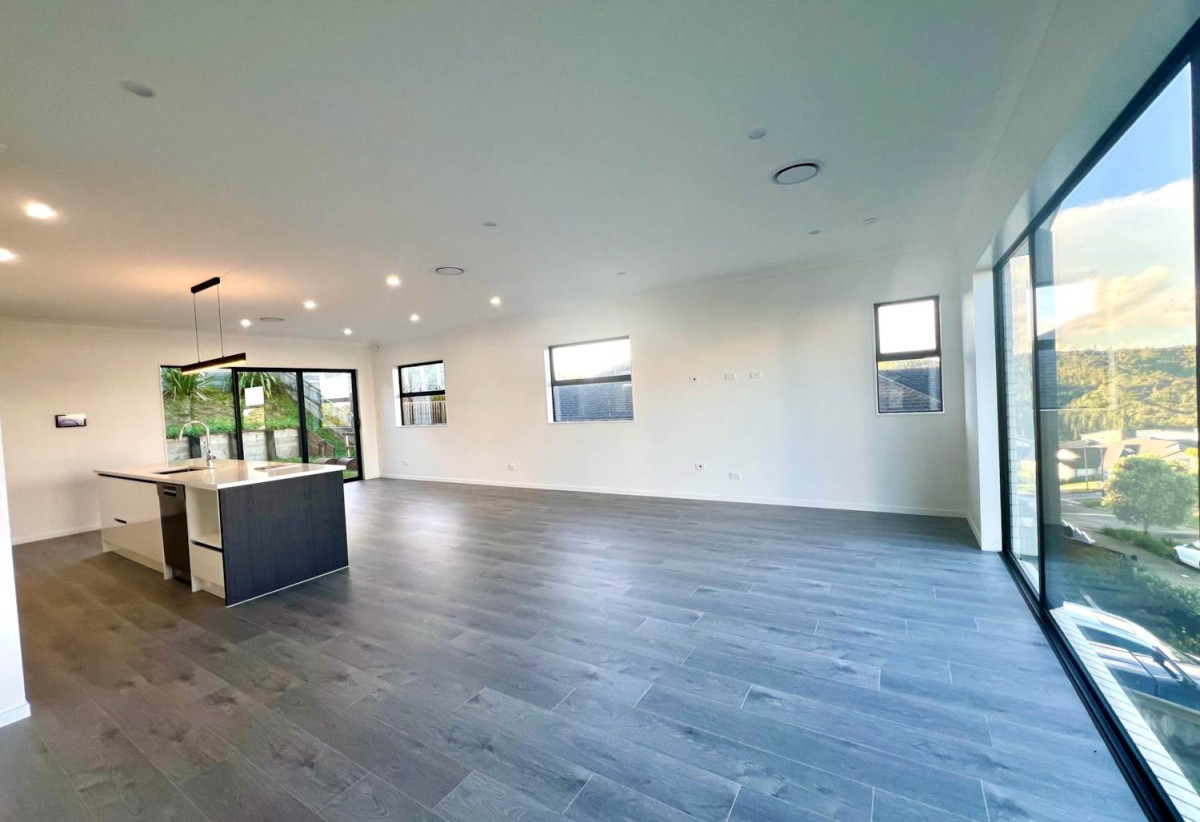 Must sell, 215m2 5 beds 3 baths house with garage on 460m2 section, 2 beds 1 bath 1 lounge ground floor, just minutes from Orewa Beach, local cafés, schools, and motorway access, 0.5 km to Nukumea School, 29 Pacific Heights Road, Orewa, Auckland