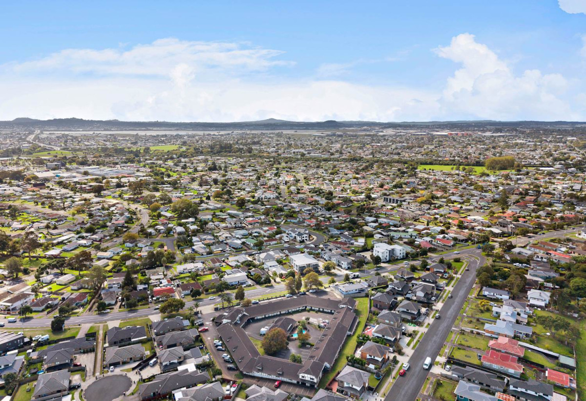 Urgent Sale – Auction, No Plan B, 8,251m² (approx.) Freehold Land, 2,540m² (approx.) Building Area, Operating Motel – 55 Self-Contained Units + Manager’s Flat, High-profile arterial road frontage, Residential – Mixed Housing Suburban zoning, Close to Auckland Airport & major transport routes, 610 Massey Road, Mangere, Auckland
