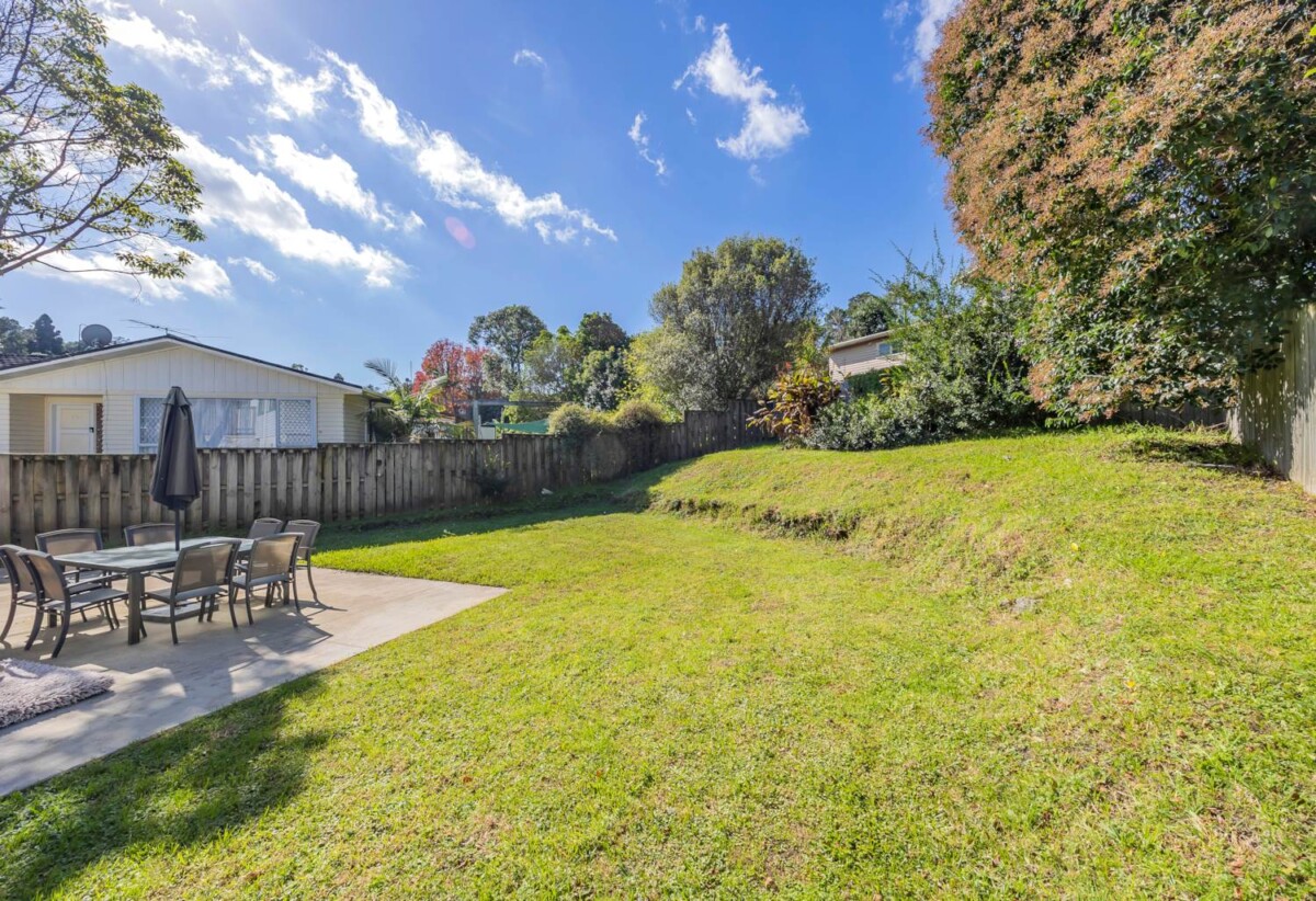 Urgent sale, Vendors have purchased, Double Westlake school zone, 6 beds 2 baths house with garage on 609m2 section, close to shops, supermarket, schools, motorway access, 0.9 km to Wairau Intermediate School, 3 Arosa Place, Forrest Hill, Auckland