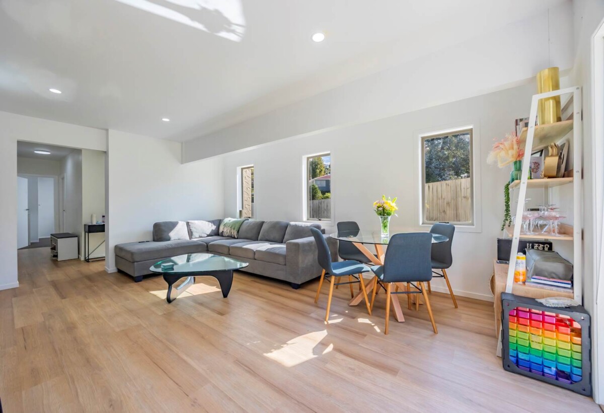 Urgent sale, Vendors have purchased, Double Westlake school zone, 6 beds 2 baths house with garage on 609m2 section, close to shops, supermarket, schools, motorway access, 0.9 km to Wairau Intermediate School, 3 Arosa Place, Forrest Hill, Auckland