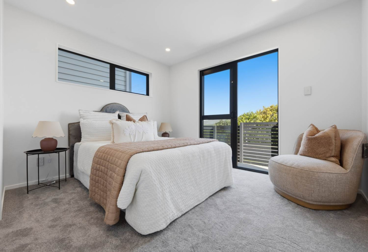 Brandnew standalone 5 beds (2 ensuites) 4 baths house with garage, 1 ensuite ground floor, close to schools, shops, supermarkets, reserves, golf club, 0.6 km to Lynfield College, 79 Terry Street, Blockhouse Bay, Auckland