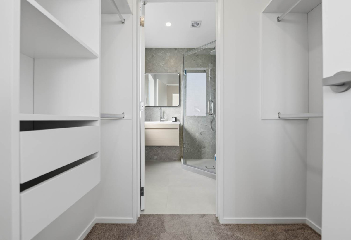 Brandnew standalone 5 beds (2 ensuites) 4 baths house with garage, 1 ensuite ground floor, close to schools, shops, supermarkets, reserves, golf club, 0.6 km to Lynfield College, 79 Terry Street, Blockhouse Bay, Auckland