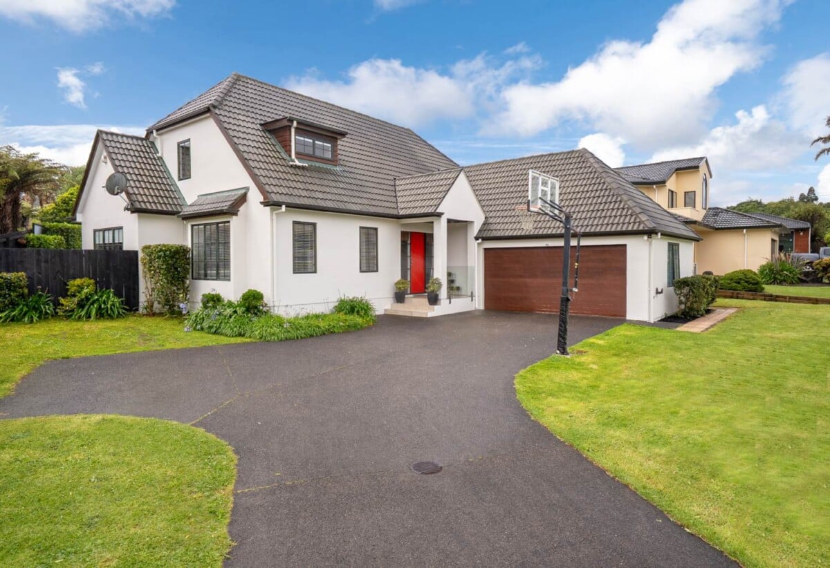 Motivated Vendor, 222m2 4 beds 2 baths house with double garage on 650m2 section, Minutes to schools, parks and reserves, Albany Mall, motorway access, 1.7 km to Albany Junior High School, 4 Opal Close, Albany, Auckland