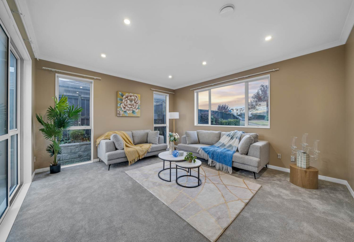 Brick and tile 4 beds 2 baths house with double garage on 761m2 section, minutes to schools, shops, motorway access, 1.2 km to Drury School, 1.4 km to Rosehill Intermediate, 1.6 km to Rosehill College, 95 Parkhaven Drive, Rosehill, Auckland