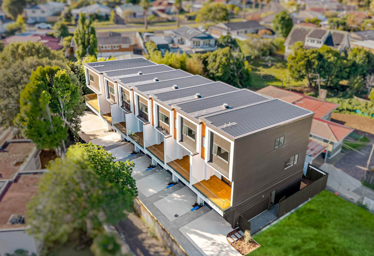 Urgent Sale – Vendor wants it go, Brandnew 3 beds (2 ensuites) + study room 3 baths home with garage, 1 bed 1 bath ground floor, close to schools, shopping centres, 0.7 km to Sunny Hills School, 1.4 km to Pakuranga College, Lot 5/252 Pakuranga Road, Pakuranga Heights, Auckland