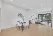 Urgent Sale – Vendor wants it go, Brandnew 3 beds (2 ensuites) + study room 3 baths home with garage, 1 bed 1 bath ground floor, close to schools, shopping centres, 0.7 km to Sunny Hills School, 1.4 km to Pakuranga College, Lot 5/252 Pakuranga Road, Pakuranga Heights, Auckland