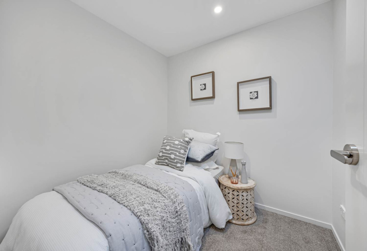 Urgent Sale – Vendor wants it go, Brandnew 3 beds (2 ensuites) + study room 3 baths home with garage, 1 bed 1 bath ground floor, close to schools, shopping centres, 0.7 km to Sunny Hills School, 1.4 km to Pakuranga College, Lot 5/252 Pakuranga Road, Pakuranga Heights, Auckland