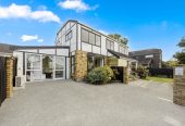3 beds 1.5 baths house with garage, close to schools, parks, motorway access, Birkenhead Village is close by with its cafés, restaurants, supermarkets, gyms, and weekend markets, 0.3 km to Northcote College, 0.6 km to Birkenhead School, 2/189 Onewa Road, Birkenhead, Auckland
