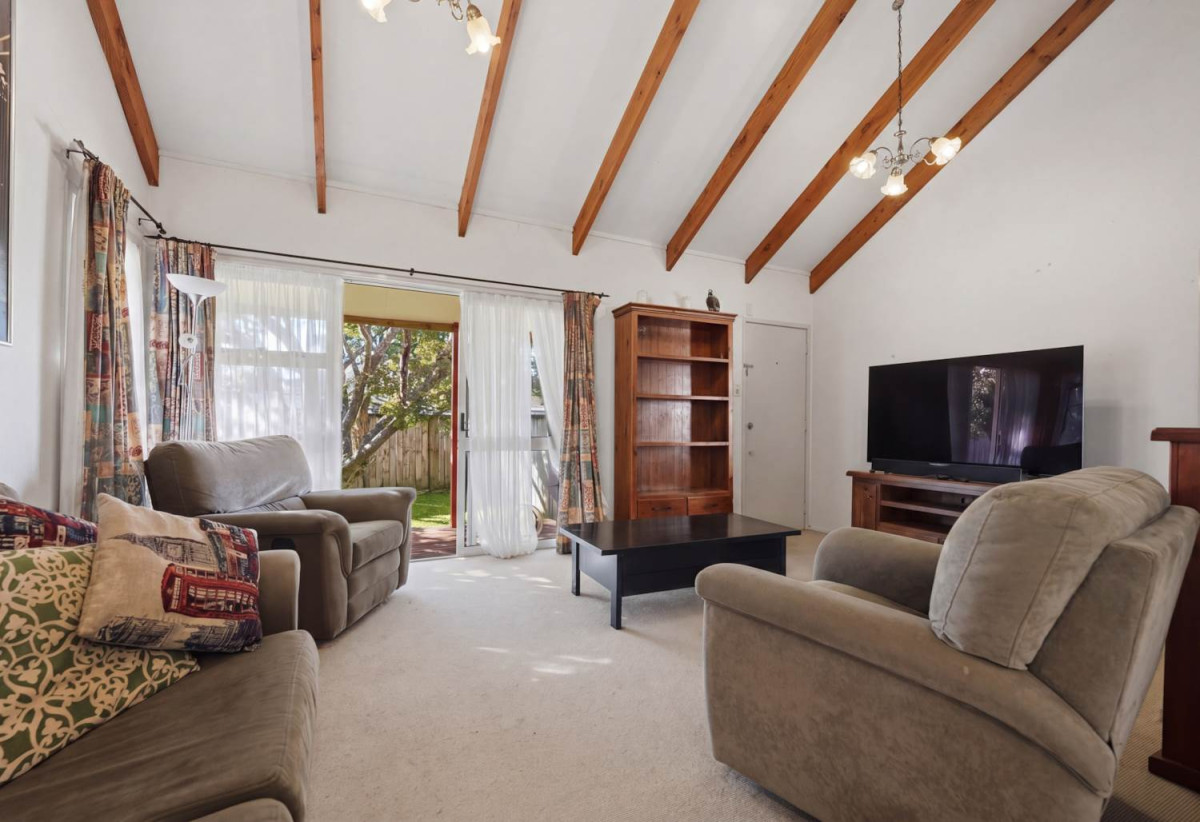 4 beds 1 bath house with double garage on 706m2 section, close to shops, public transport, and motorway access. 0.5 km to Conifer Grove School, 6 Sharivari Place, Conifer Grove, Auckland