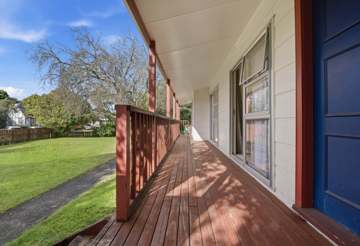 4 beds 1 bath house with double garage on 706m2 section, close to shops, public transport, and motorway access. 0.5 km to Conifer Grove School, 6 Sharivari Place, Conifer Grove, Auckland