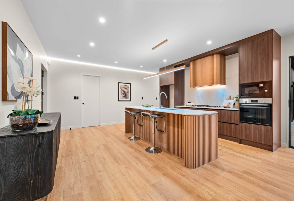 2 Kitchens, Brandnew 4 beds 3 baths house with double garage and 1-bed granny on 507m2 section, just moments from Clevedon’s charming township, famous for its farmhouse cafés, artisan shops, and lively markets. 1 km to Clevedon School, 8 Acorn Parish Lane, Clevedon, Auckland