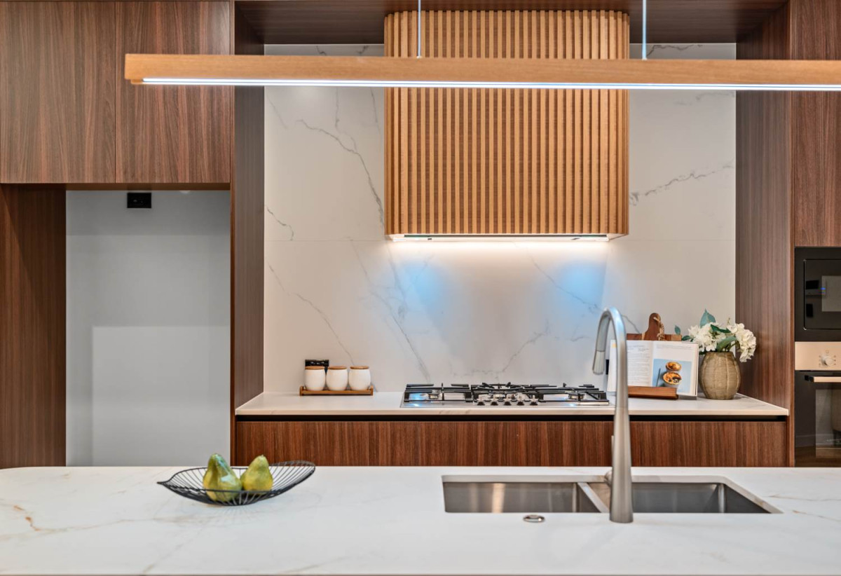 2 Kitchens, Brandnew 4 beds 3 baths house with double garage and 1-bed granny on 507m2 section, just moments from Clevedon’s charming township, famous for its farmhouse cafés, artisan shops, and lively markets. 1 km to Clevedon School, 8 Acorn Parish Lane, Clevedon, Auckland