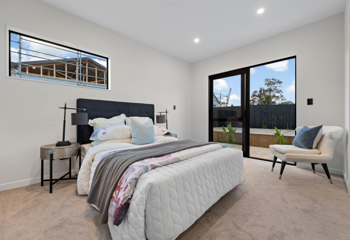 2 Kitchens, Brandnew 4 beds 3 baths house with double garage and 1-bed granny on 507m2 section, just moments from Clevedon’s charming township, famous for its farmhouse cafés, artisan shops, and lively markets. 1 km to Clevedon School, 8 Acorn Parish Lane, Clevedon, Auckland