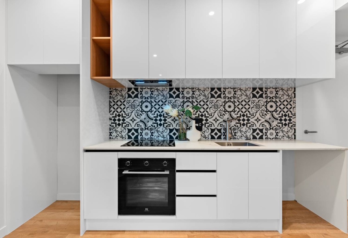 2 Kitchens, Brandnew 4 beds 3 baths house with double garage and 1-bed granny on 507m2 section, just moments from Clevedon’s charming township, famous for its farmhouse cafés, artisan shops, and lively markets. 1 km to Clevedon School, 8 Acorn Parish Lane, Clevedon, Auckland