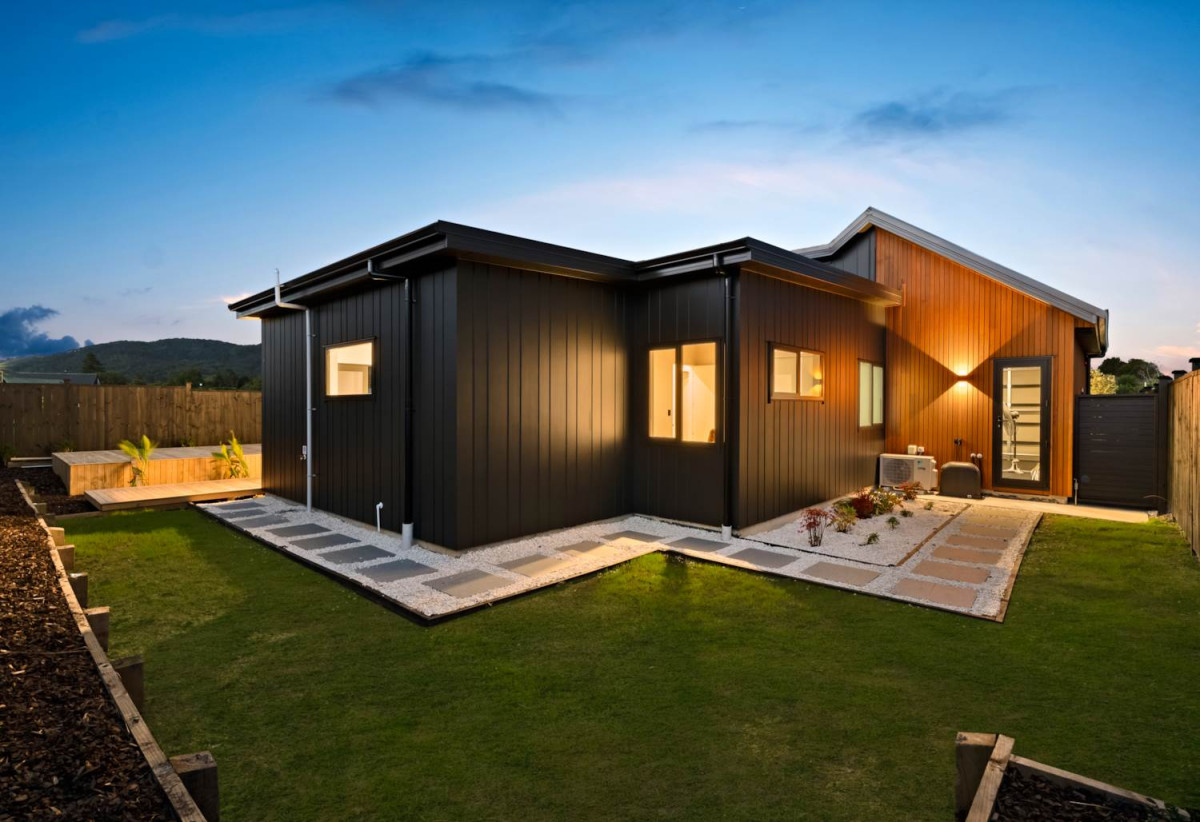 2 Kitchens, Brandnew 4 beds 3 baths house with double garage and 1-bed granny on 507m2 section, just moments from Clevedon’s charming township, famous for its farmhouse cafés, artisan shops, and lively markets. 1 km to Clevedon School, 8 Acorn Parish Lane, Clevedon, Auckland