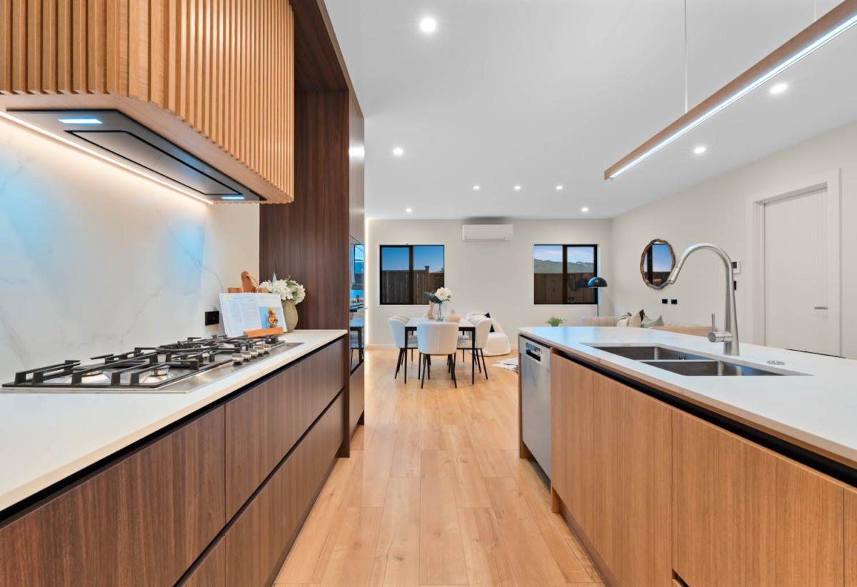2 Kitchens, Brandnew 4 beds 3 baths house with double garage and 1-bed granny on 507m2 section, just moments from Clevedon’s charming township, famous for its farmhouse cafés, artisan shops, and lively markets. 1 km to Clevedon School, 8 Acorn Parish Lane, Clevedon, Auckland