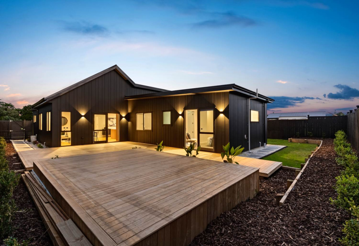2 Kitchens, Brandnew 4 beds 3 baths house with double garage and 1-bed granny on 507m2 section, just moments from Clevedon’s charming township, famous for its farmhouse cafés, artisan shops, and lively markets. 1 km to Clevedon School, 8 Acorn Parish Lane, Clevedon, Auckland