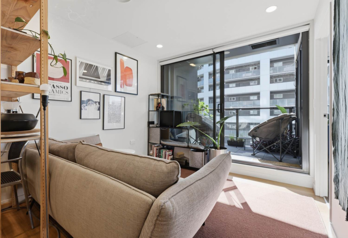 Double Grammar school zone, 53m2 Freehold 2 beds 1 bath apartment, Situated directly opposite Myers Park and Aotea Square, 0.9 km to Auckland Girls’ Grammar School, 1.7 km to Auckland Grammar, 706/438 Queen Street, City Centre, Auckland