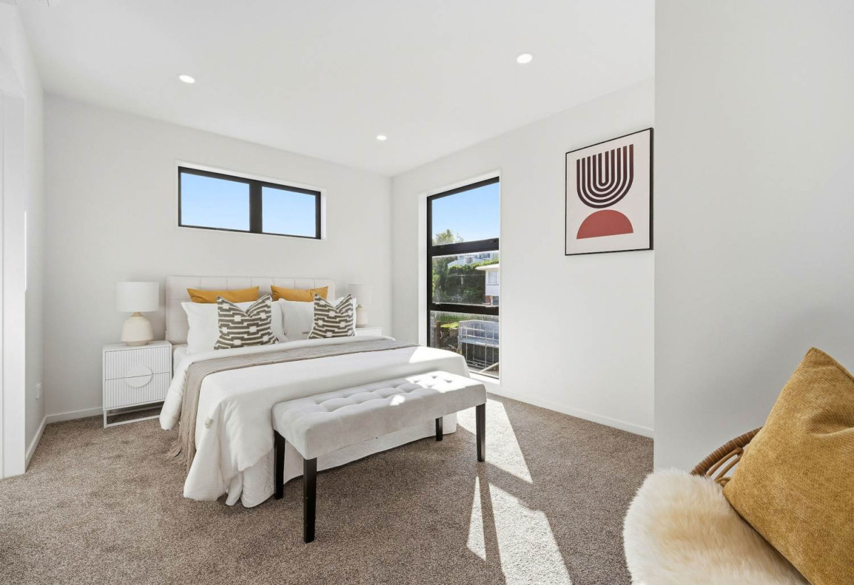 Westlake Boys’ and Girls’ School zones, Brandnew standalone 3 beds 2.5 baths home with double garage, Sunnynook Park, Woolworths Supermarket, and Sunnynook Bus Station are all within walking distance. Quick access to the motorway, 7 Sycamore Drive, Sunnynook, Auckland