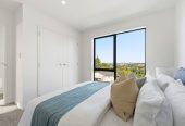 Westlake Boys’ and Girls’ School zones, Brandnew standalone 4 beds (2 ensuites) 3.5 baths house with double garage, Sunnynook Park, Woolworths Supermarket, and Sunnynook Bus Station are all within walking distance. Quick access to the motorway, 4/7 Sycamore Drive, Sunnynook, Auckland