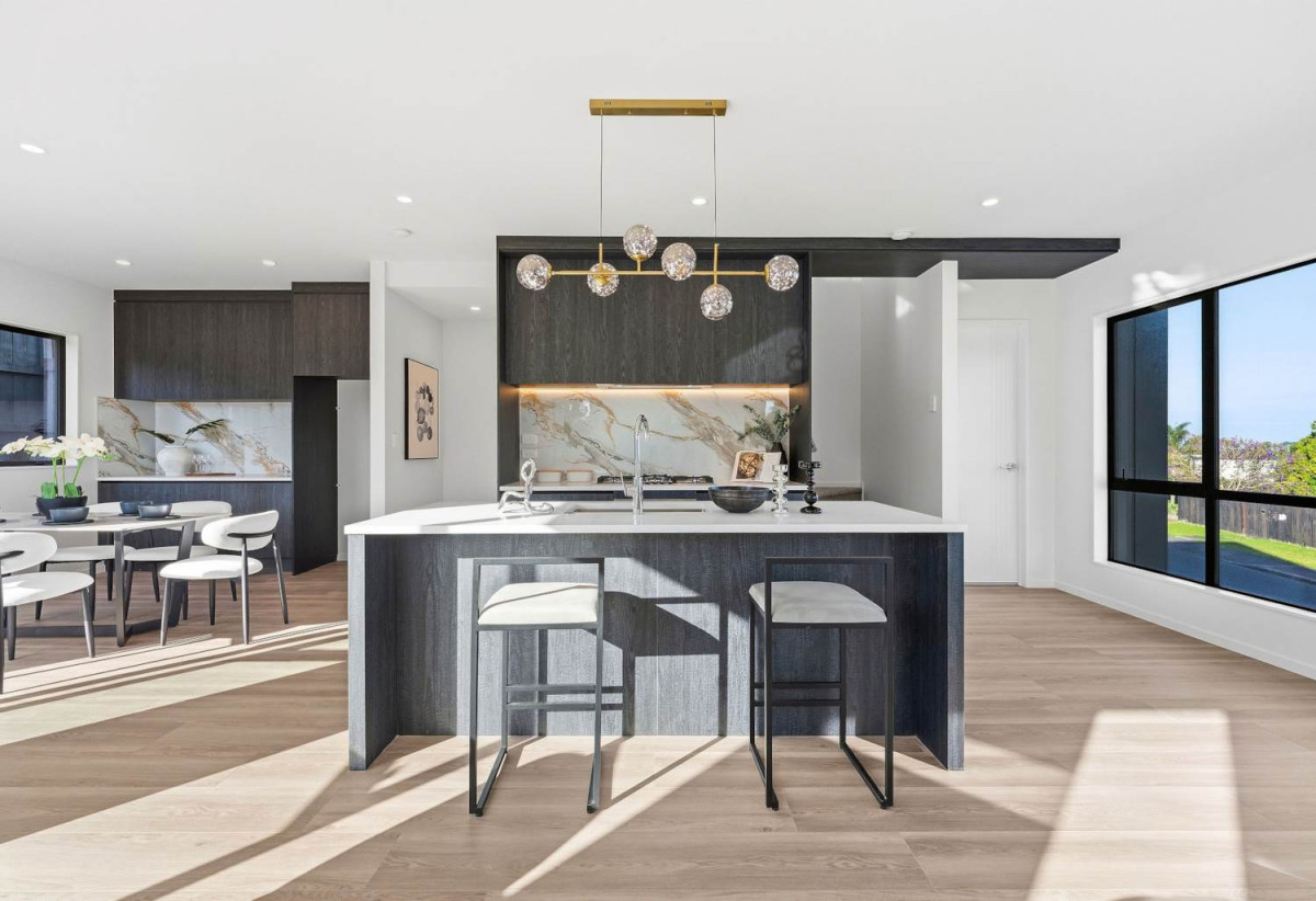 Westlake Boys’ and Girls’ School zones, Brandnew standalone 3 beds 2.5 baths home with double garage, Sunnynook Park, Woolworths Supermarket, and Sunnynook Bus Station are all within walking distance. Quick access to the motorway, 2/7 Sycamore Drive, Sunnynook, Auckland