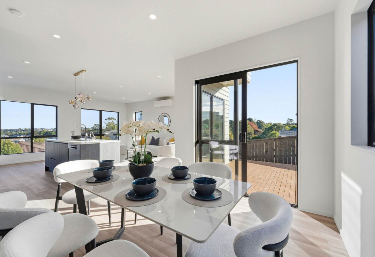 Westlake Boys’ and Girls’ School zones, Brandnew standalone 3 beds 2.5 baths home with double garage, Sunnynook Park, Woolworths Supermarket, and Sunnynook Bus Station are all within walking distance. Quick access to the motorway, 2/7 Sycamore Drive, Sunnynook, Auckland