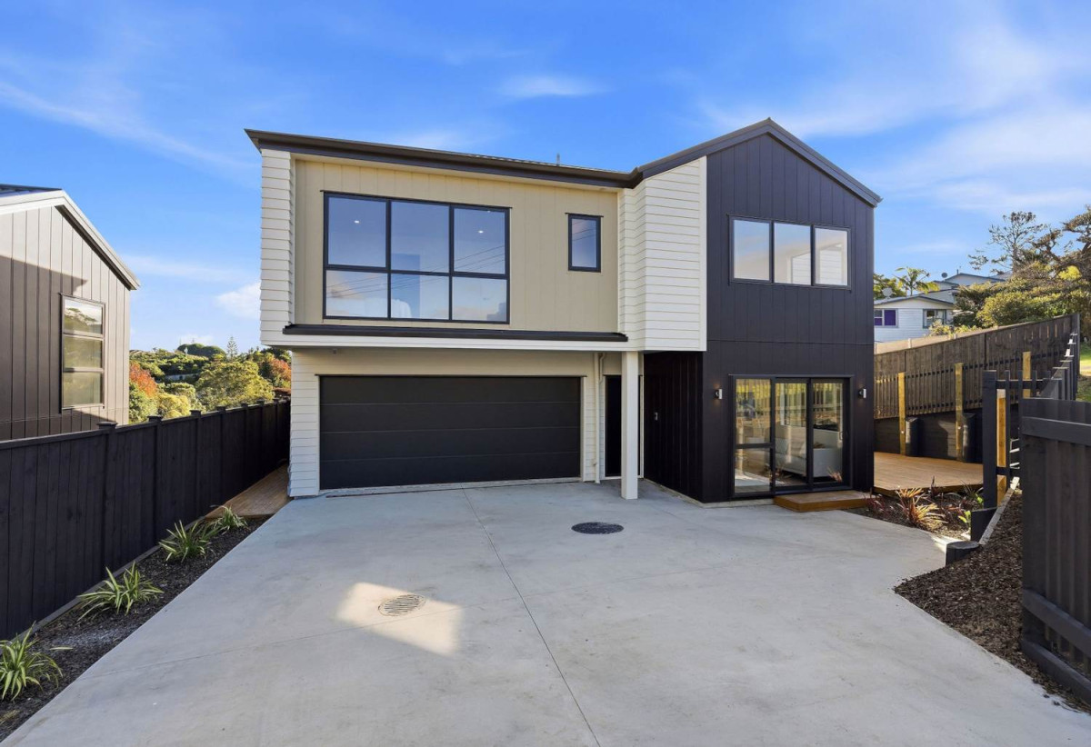 Westlake Boys’ and Girls’ School zones, Brandnew standalone 3 beds 2.5 baths home with double garage, Sunnynook Park, Woolworths Supermarket, and Sunnynook Bus Station are all within walking distance. Quick access to the motorway, 7 Sycamore Drive, Sunnynook, Auckland